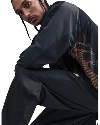 Pantaloni de trening relaxed fit cu buzunare laterale Windrunner, Negru/Negru stins