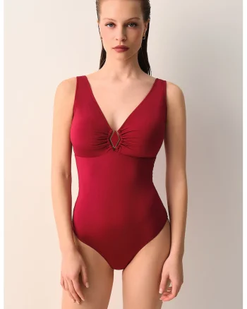 Costum de baie intreg cu decupaj pe partea din spate si detaliu metalic, Rosu vintage