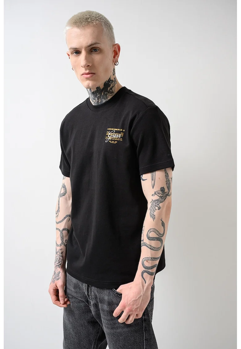Tricou slim fit cu decolteu la baza gatului, Negru
