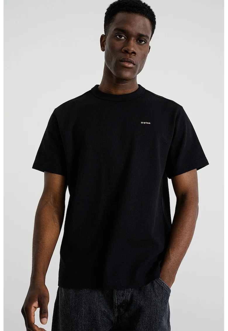 Tricou regular fit cu decolteu la baza gatului, Negru