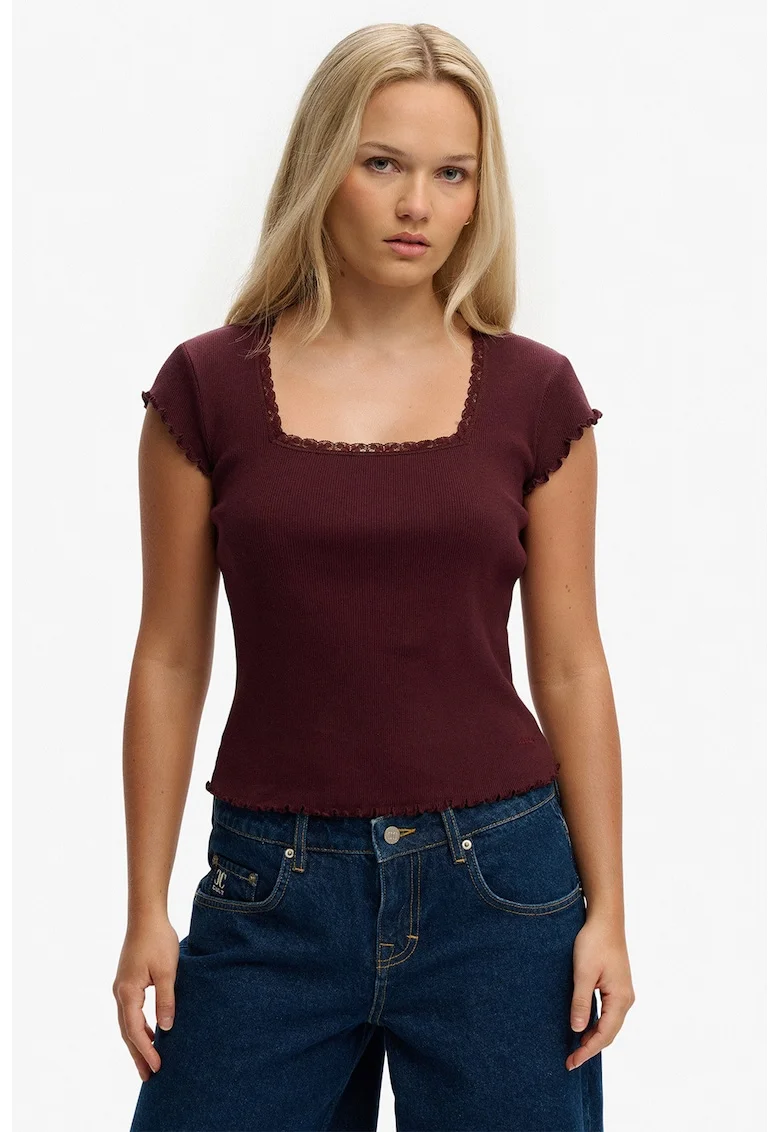 Tricou cu decolteu patrat si terminatii valurite, Visiniu