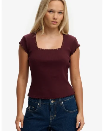 Tricou cu decolteu patrat si terminatii valurite, Visiniu