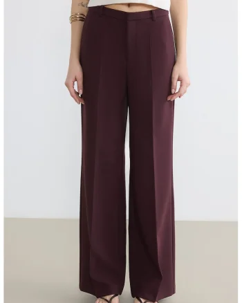 Pantaloni eleganti cu croiala evazata si pensa, Maro pamantiu