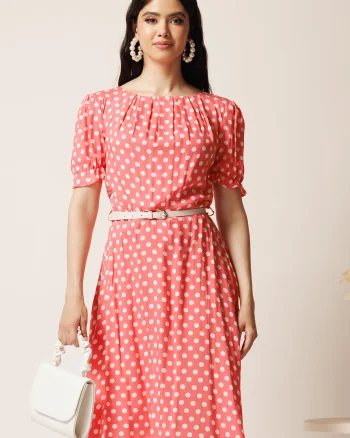 Rochie midi roz din viscoza in clos cu buline si curea in talie