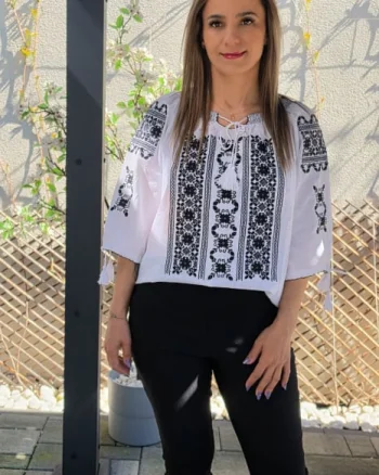Ie Traditionala Melania 8