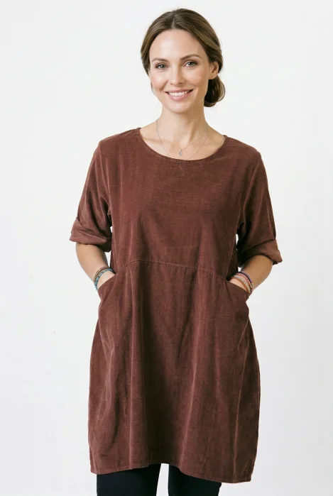 Rochie tunica din catifea reiata, croi lejer cu buzunare, stil casual modern, maro ciocolata