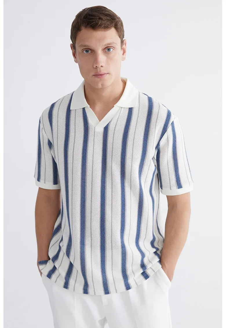 Tricou polo cu dungi si decupaj in V, Alb/Albastru inchis