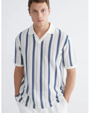 Tricou polo cu dungi si decupaj in V, Alb/Albastru inchis