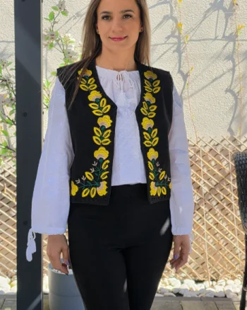 Vesta brodata cu model traditional Flori 2