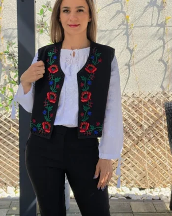 Vesta brodata cu model traditional Flori 3