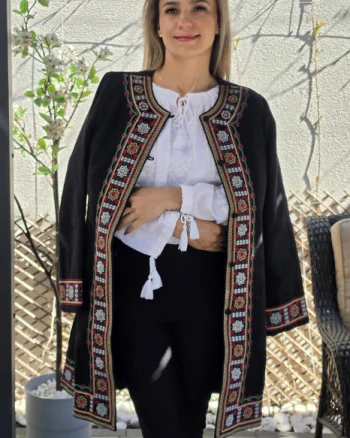 Pardesiu brodat traditional Ioana