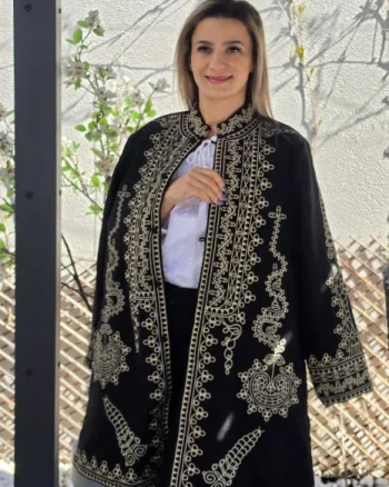 Pardesiu brodat traditional Ionela