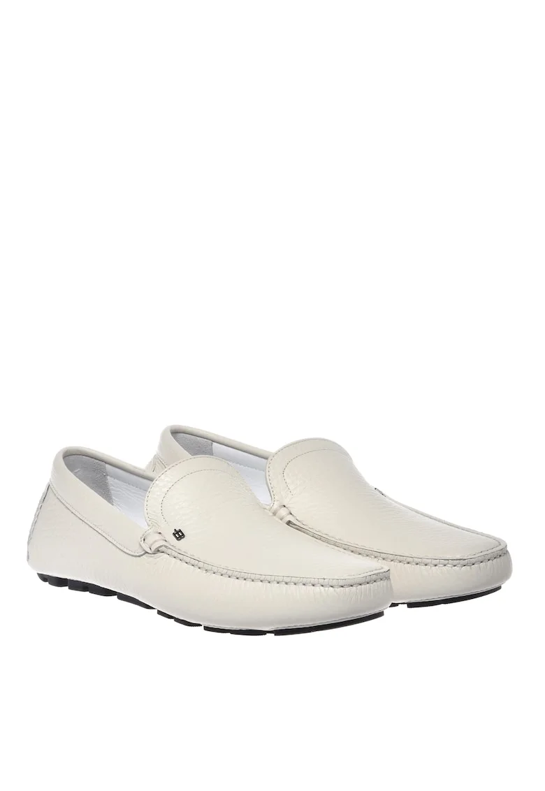 Pantofi loafer de piele cu aspect granulat si varf rotund, Alb murdar