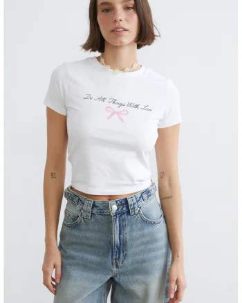 Tricou crop cu imprimeu text, Roz pastel/Alb optic