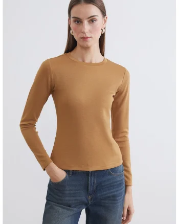 Bluza slim-fit cu model uni si decolteu la baza gatului, Caramel