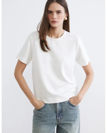 Tricou cu decolteu la baza gatului si broderie discreta, Alb murdar