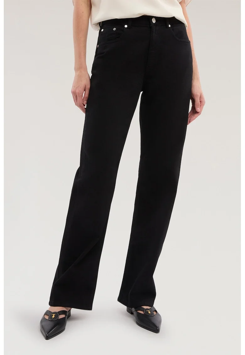 Blugi drepti, Negru