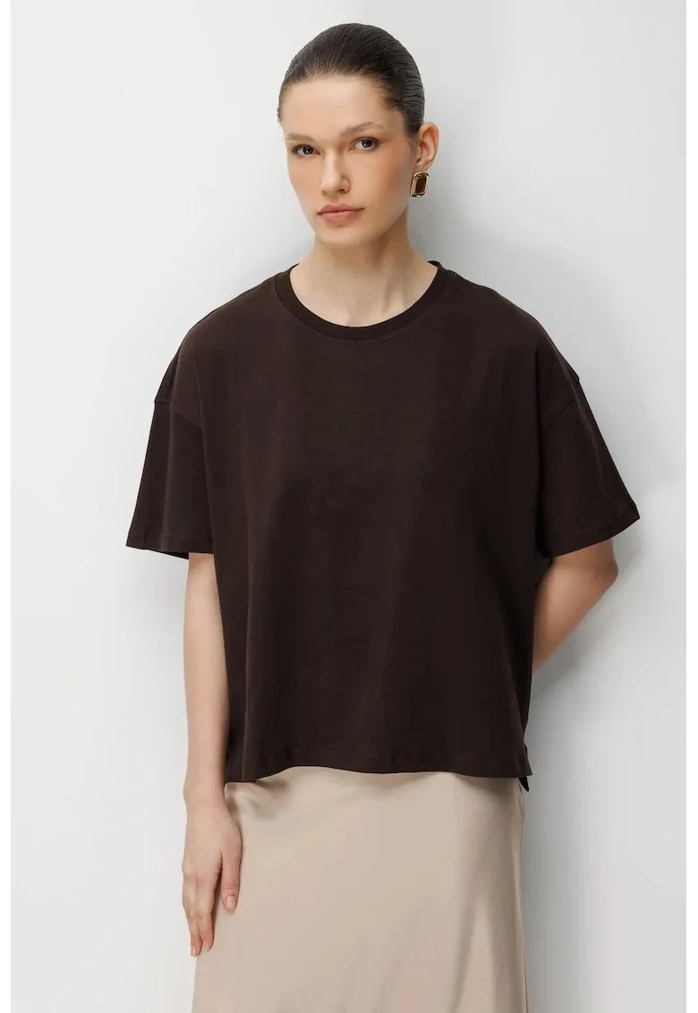 Tricou femei  maro, cu guler rotund