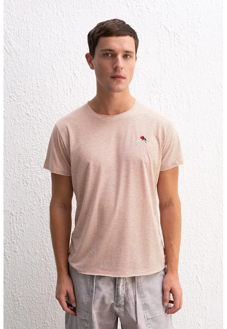 Tricou barbati,  guler rotund, brodat, rosu, poliester