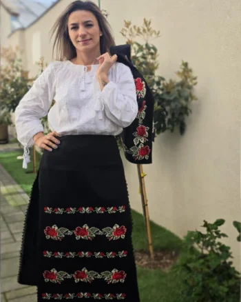 Fote brodate cu model traditional Flori 3