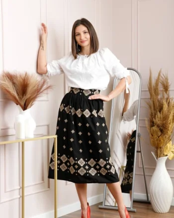Fusta traditionala neagra cu broderie florala aurie Ramona 01