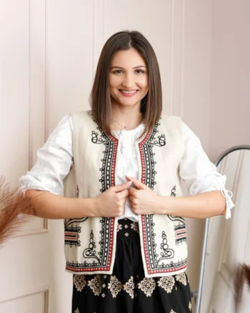 Vesta traditionala crem cu broderie florala neagra Nicoleta