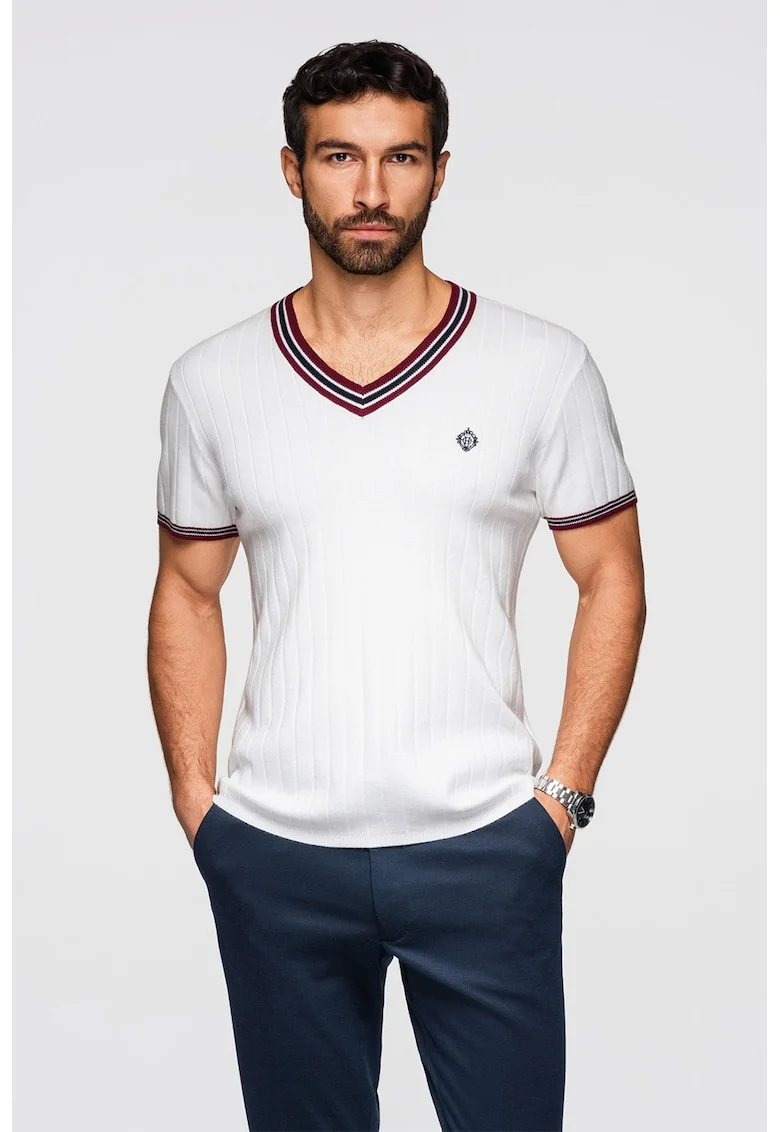 Tricou striat cu decolteu in V si detaliu cu broderie discreta, Alb