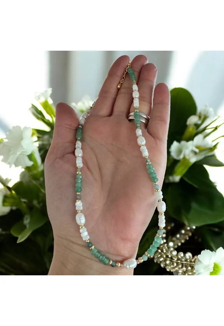 Colier elegant choker Lana din Jad verde si perle cu accesorii din argint placat cu aur