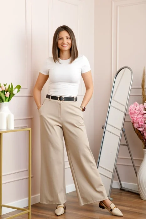 Pantaloni bej evazati cu talie elastica la spate si curea reglabila Molly
