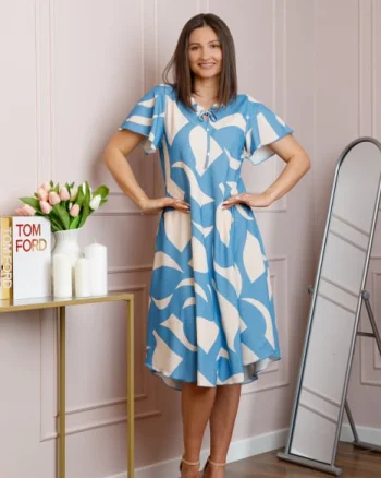 Rochie midi bleu cu imprimeu abstract ivoire si snur la decolteu Shelby