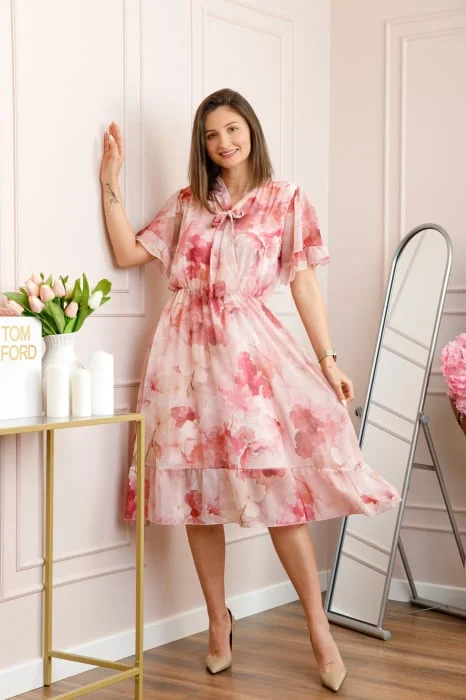 Rochie midi roz pastel Annalise cu imprimeu floral si funda la decolteu