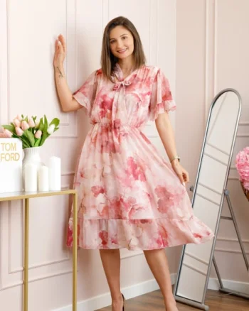 Rochie midi roz pastel Annalise cu imprimeu floral si funda la decolteu