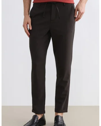 Pantaloni slim fit cu terminatii plisate, Maro