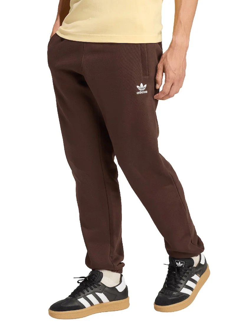 Pantaloni de trening slim fit cu buzunare Trefoil Essentials, Maro inchis