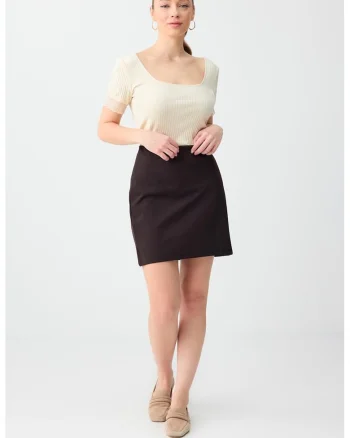 Fusta mini cu model uni, Maro pamantiu