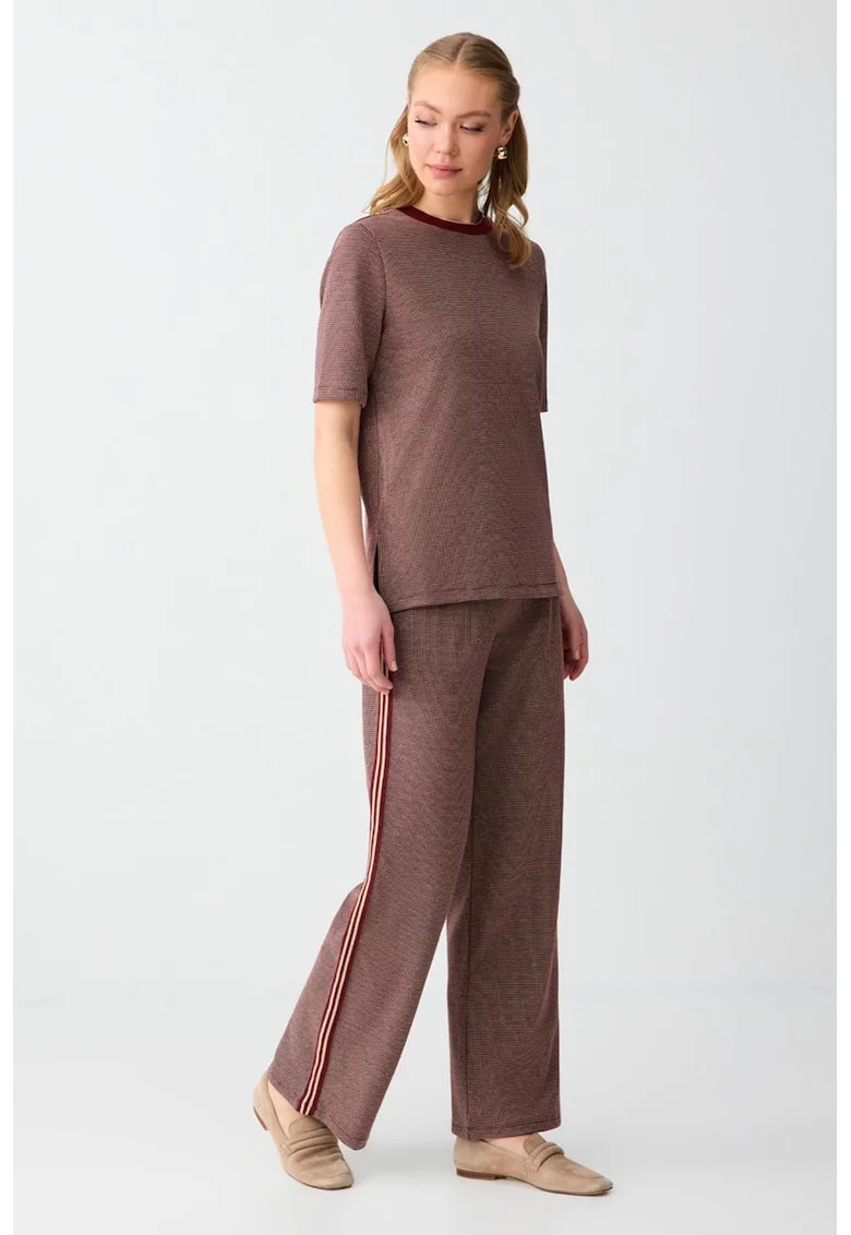 Pantaloni de trening cu croiala dreapta si model in carouri, Alb/Rosu stins