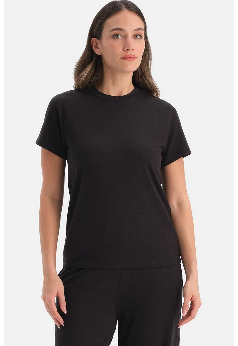 Tricou cu decolteu la baza gatului si model uni, Negru stins