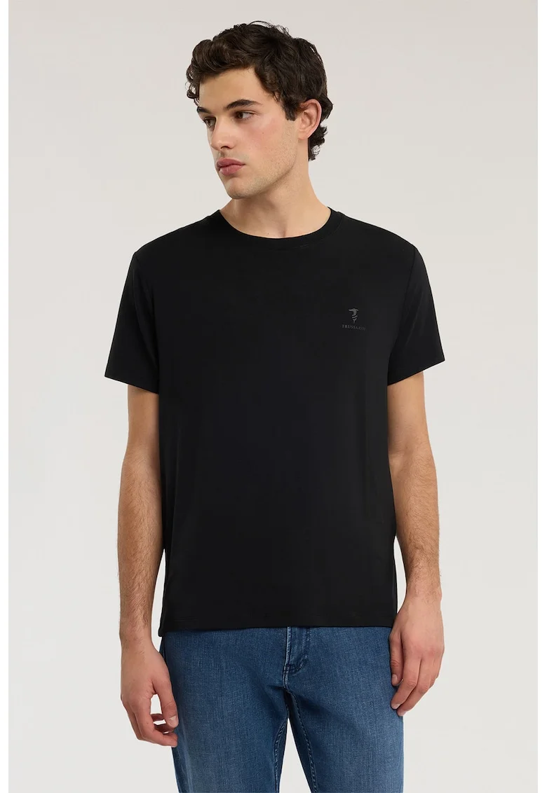 Tricou cu decolteu la baza gatului si model uni