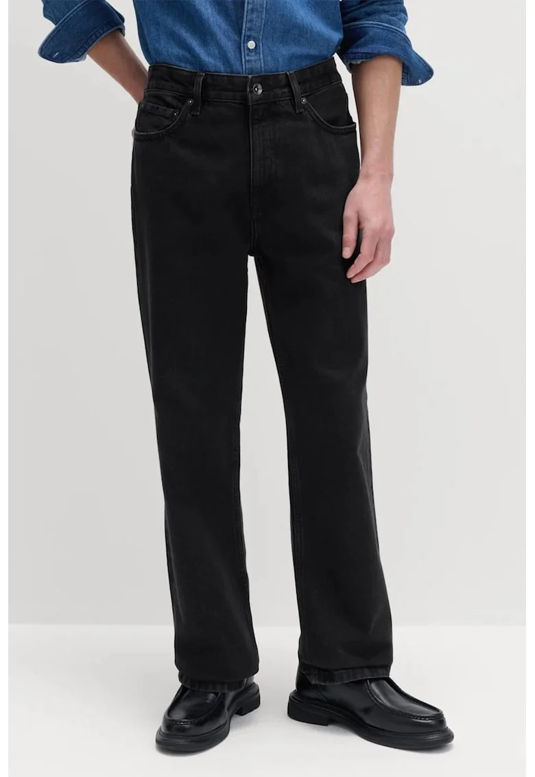 Blugi uni drepti, Negru