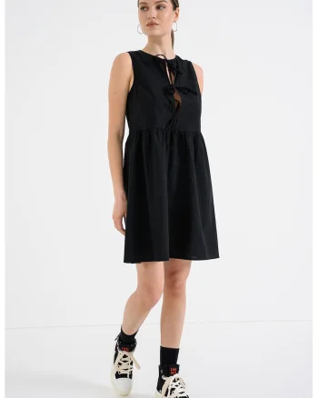 Rochie evazata din bumbac organic cu prindere cu snururi pe partea din fata, Negru