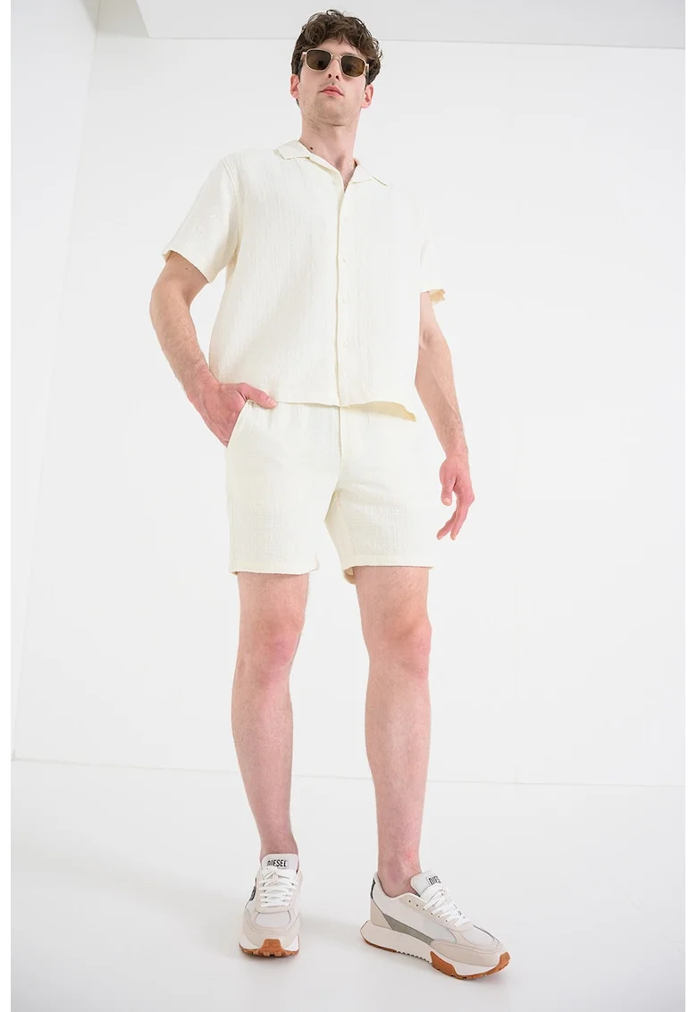 Pantaloni scurti cu talie ajustabila si model uni, Crem