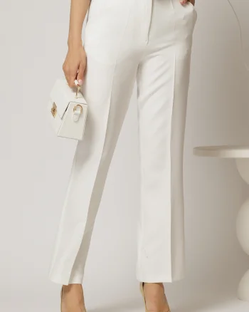 Pantaloni albi cu croi drept si buzunare