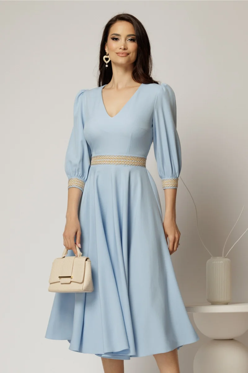 Rochie DY Fashion midi bleu cu banda decorativa pe talie si mansete