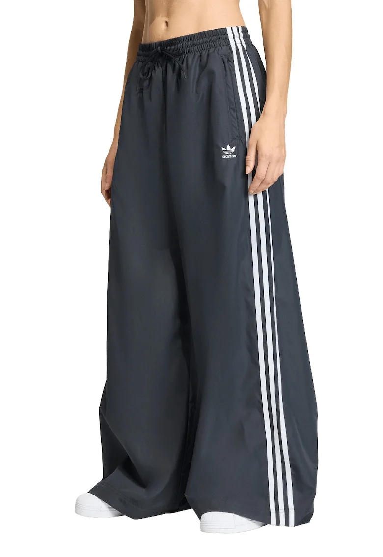Pantaloni de trening cu croiala ampla si snur de ajustare in talie