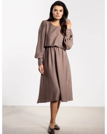 Rochie midi,  Maro taupe, rayon natural, maneci lungi cu mansete, talie elastica, decolteu barca, confortabila, ideala pentru toamna-iarna, Maro taupe