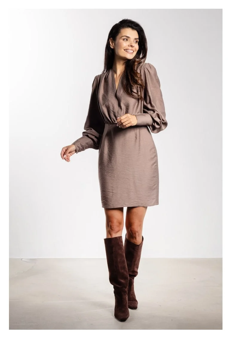 Rochie mini,  Maro taupe, rayon natural, talie mulata, decolteu in V, maneci bufante cu mansete, evidentiaza picioarele, stil senzual, Maro taupe