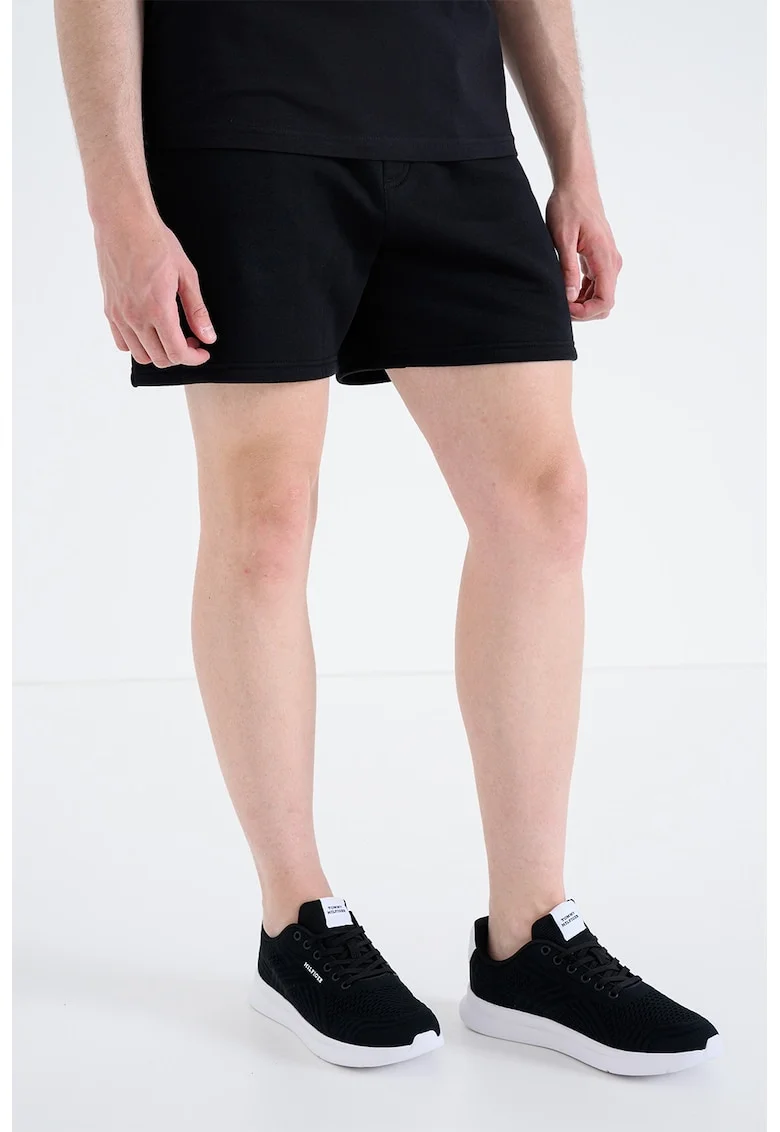 Pantaloni scurti cu snururi si model uni, Negru