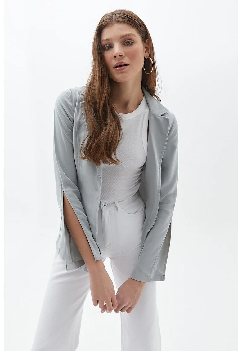 Sacou slim fit cu nasturi si slituri la maneci
