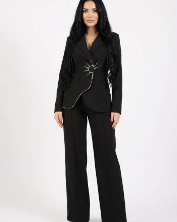Compleu elegant negru format din doua piese cu sacou accesorizat cu pietre si pantaloni largi