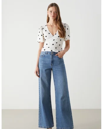 Bluza cu decolteu in V si buline, Alb